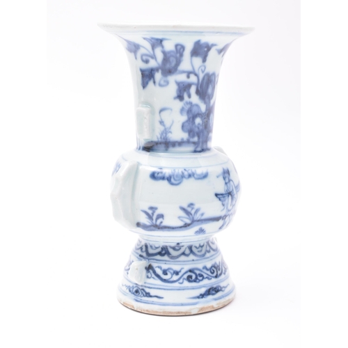 379 - A 17th century Ming Dynasty (1368 to 1644 A.D.) Chinese ceramic blue & white vase. The vase having a... 