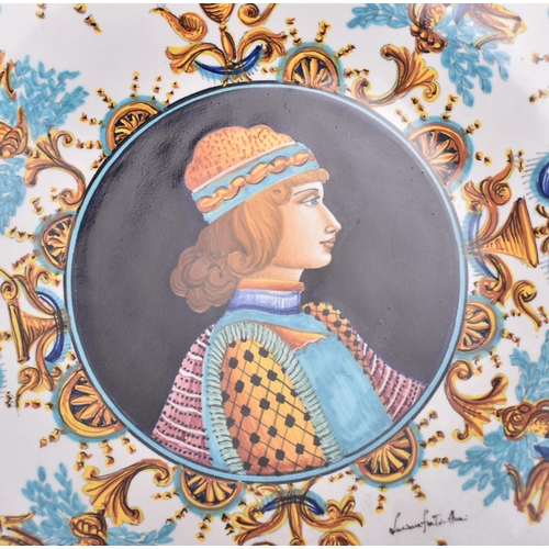 383 - A late 20th century hand painted Italian majolica charger / plate by Luciana Mari. The charger featu... 