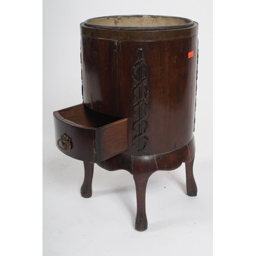 422 - A George III 19th century Chippendale influenced oak & brass bound cylindrical wine cooler bucket. T... 