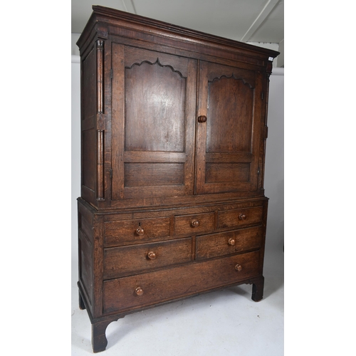 425 - An 18th century George III oak country house housekeeper's cupboard / linen press. The cupboard comp... 