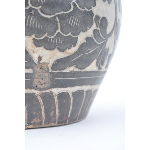 438 - An early 19th century Chinese Oriental Cizhou ware Meiping ceramic stoneware bulbous vase. The vase ... 