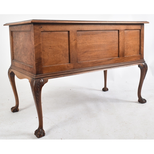 442 - An early 20th century Queen Anne revival burr walnut inverted breakfront writing desk / table. The d... 