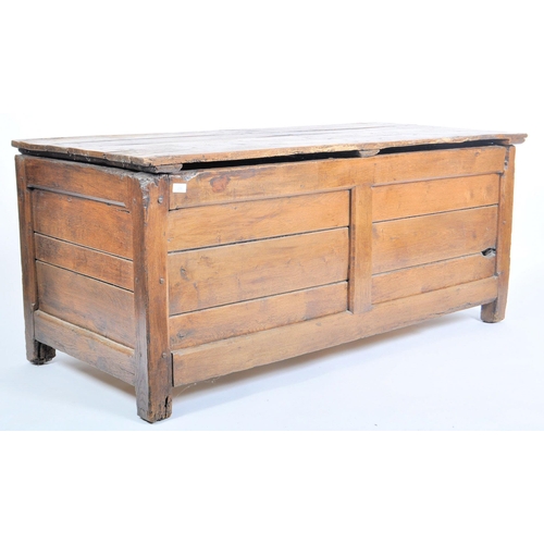 660 - A 19th century large French country elm - oak wood coffer blanket box chest. The chest being of plan... 