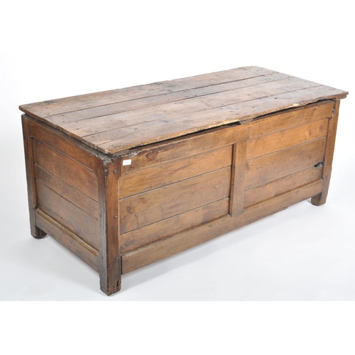 660 - A 19th century large French country elm - oak wood coffer blanket box chest. The chest being of plan... 