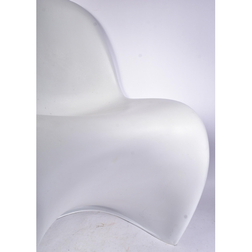 69 - After Verner Panton - S Chairs - A set of four white plastic injection moulded chairs. Injection mou... 