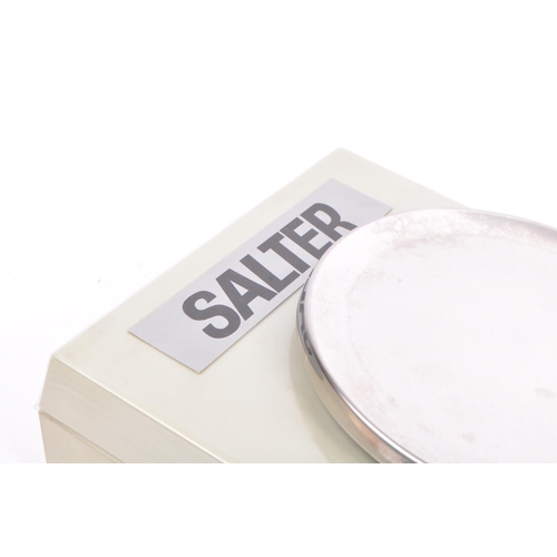 353 - A set of A&D / Salter electronic professional precision scales, FX/FY Series, complete with original... 