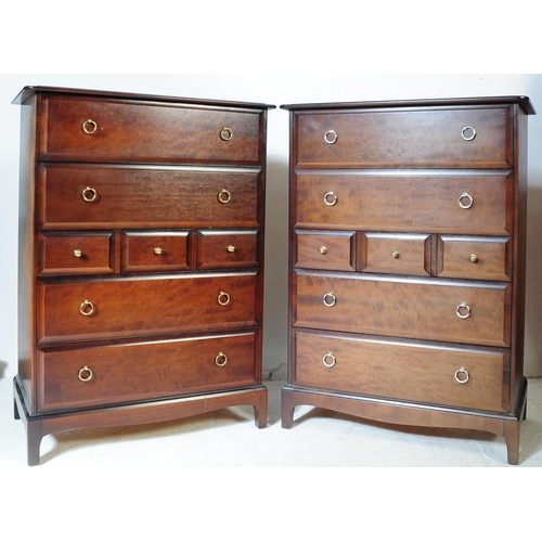 562 - Stag Furniture - Minstrel Range - Pair of vintage 20th century makore hardwood chest of drawers. Wit... 