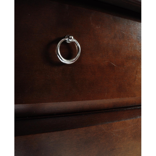 562 - Stag Furniture - Minstrel Range - Pair of vintage 20th century makore hardwood chest of drawers. Wit... 