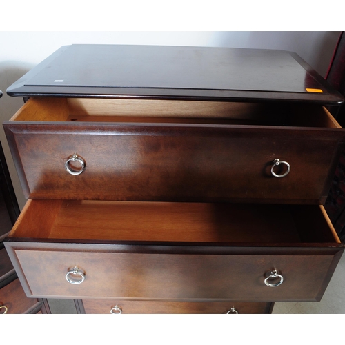 562 - Stag Furniture - Minstrel Range - Pair of vintage 20th century makore hardwood chest of drawers. Wit... 