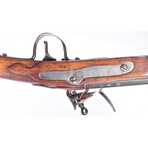 108 - A 19th century British made muzzle-loading long flintlock musket gun. The lock plate stamped 'HAW' a... 