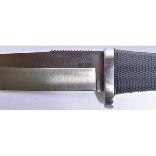 139 - An original American SOG made ' Tsunami ' knife model ST-01. Kraton grip with checkered texture and ... 