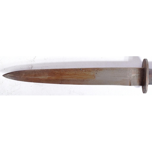 197 - A WWII Second World War Third Reich Nazi German Officers boot knife / dagger. Wooden grip with tang ... 