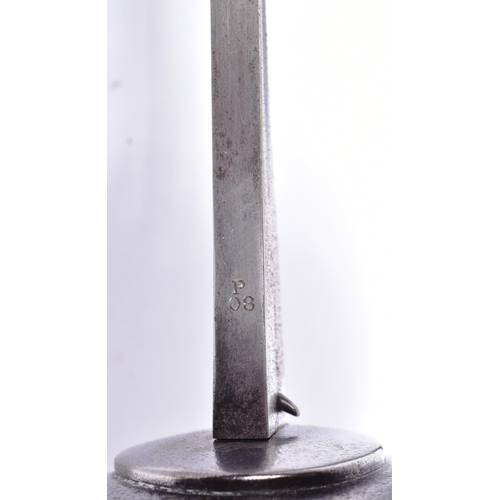 210 - A WWI First World War British 1908 Pattern Cavalry Troopers sword. Dome shaped pommel, chequered gri... 