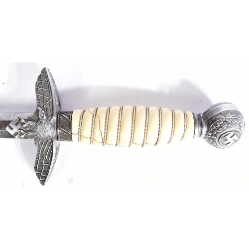 90 - A WWII Second World War Third Reich Nazi German Luftwaffe officers parade dagger. The hilt having a ... 