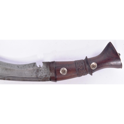 91 - An early 20th Century Nepalese / Gurkha Regiment Kukri knife dagger. The knife having a flat pommel ... 