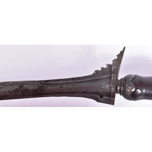 98 - An early 20th Century Malayan / Sumatran Executioners Panjang Kris dagger. Carved wooden grip with a... 