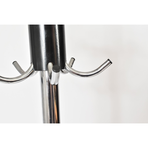 341 - A retro 20th century Space Age free standing coat and hat stand. Upright form with a series of protr... 