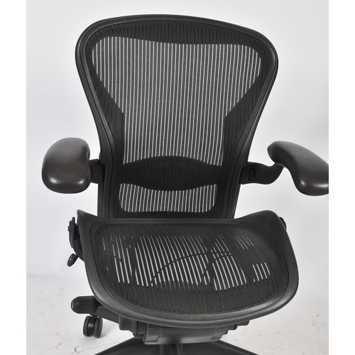 36 - Bill Stumpf and Don Chadwick for Herman Miller - Aeron - A contemporary office swivel desk chair wit... 