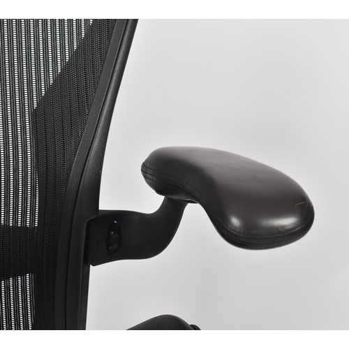 36 - Bill Stumpf and Don Chadwick for Herman Miller - Aeron - A contemporary office swivel desk chair wit... 