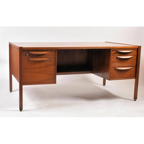 70 - Jens Risom for Jens Risom Design Ltd - A large retro mid 20th century Danish design walnut office de... 