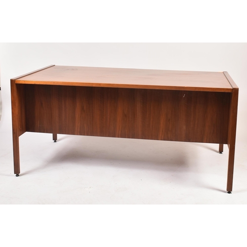 70 - Jens Risom for Jens Risom Design Ltd - A large retro mid 20th century Danish design walnut office de... 