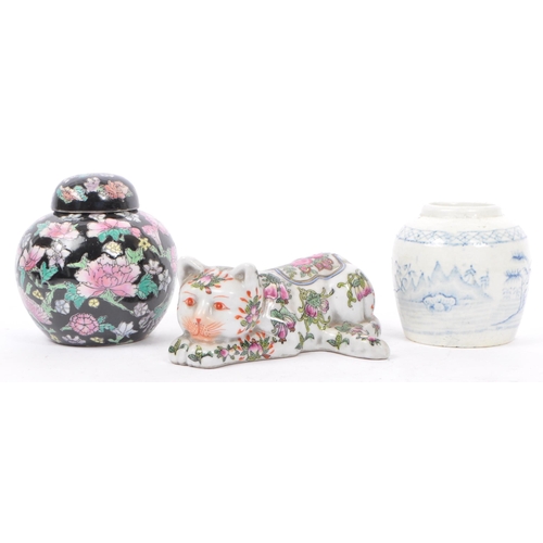 107 - A 19th century late Qing Dynasty Chinese Oriental ceramic blue & white ceramic ginger jar decorated ... 