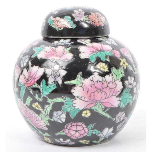 107 - A 19th century late Qing Dynasty Chinese Oriental ceramic blue & white ceramic ginger jar decorated ... 