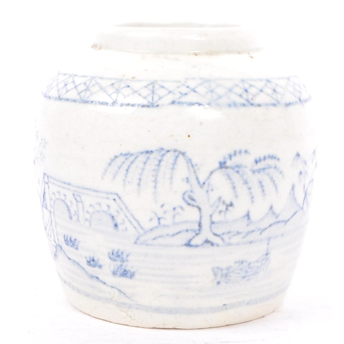 107 - A 19th century late Qing Dynasty Chinese Oriental ceramic blue & white ceramic ginger jar decorated ... 