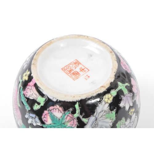 107 - A 19th century late Qing Dynasty Chinese Oriental ceramic blue & white ceramic ginger jar decorated ... 