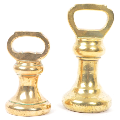 222 - Avery - A set of five solid brass bell-shaped weights by Avery. Lot to include 2lb, three x 4lb and ... 