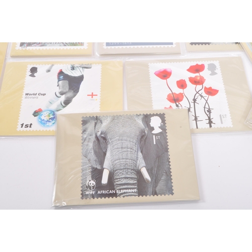 497 - A large collection of 300+ 20th century black & white / coloured Royal Mail United Kingdom multiple ... 