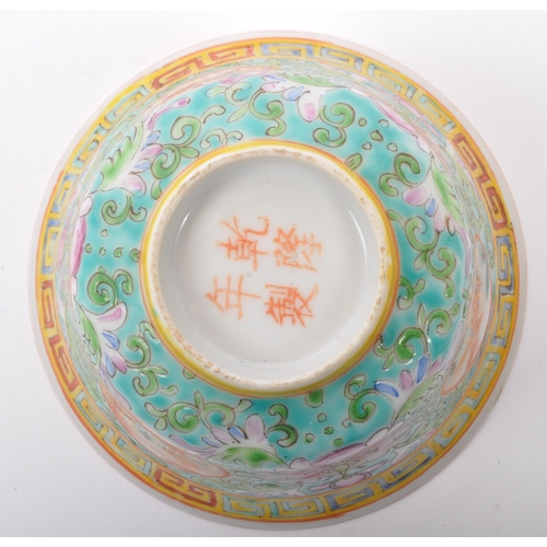 77 - A collection of vintage 20th century Chinese Asian rice bowls with lids and spoons. In the Famille r... 