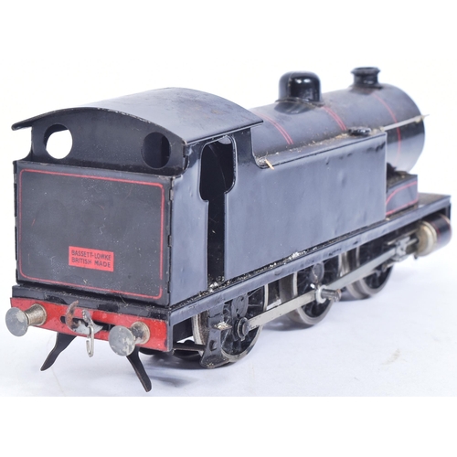 100 - Model Railway - a vintage Bassett Lowke O gauge tinplate 3 rail model railway electric trainset loco... 