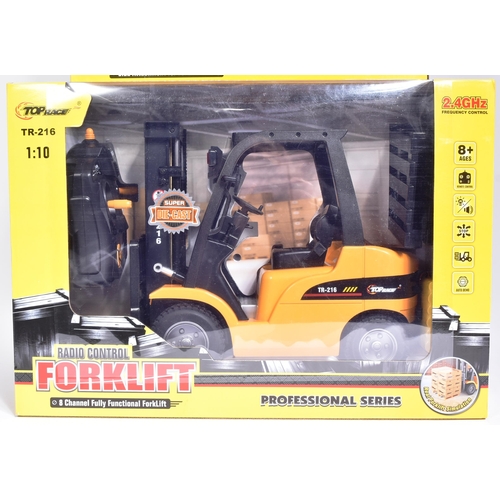 121 - Radio Control - an original Top Race made Professional Series 1/10 scale RC model Fork Lift and Truc... 