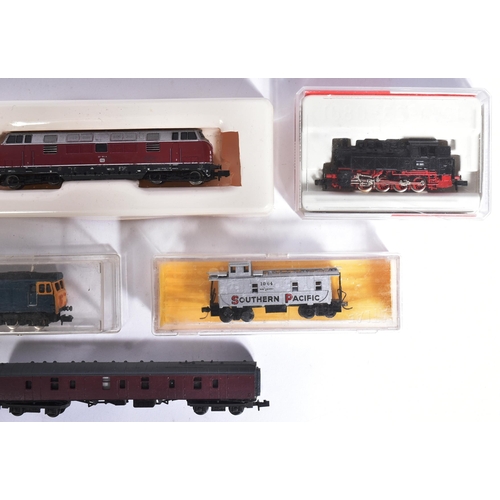 134 - Model Railway - a collection of assorted N gauge model railway trainset locomotives and rolling stoc... 