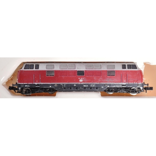 134 - Model Railway - a collection of assorted N gauge model railway trainset locomotives and rolling stoc... 