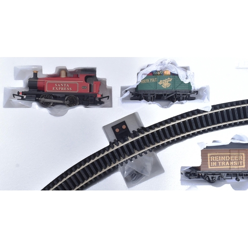 16 - Model Railway - an original Hornby OO gauge model railway trainset locomotive engine No. R1179 Santa... 