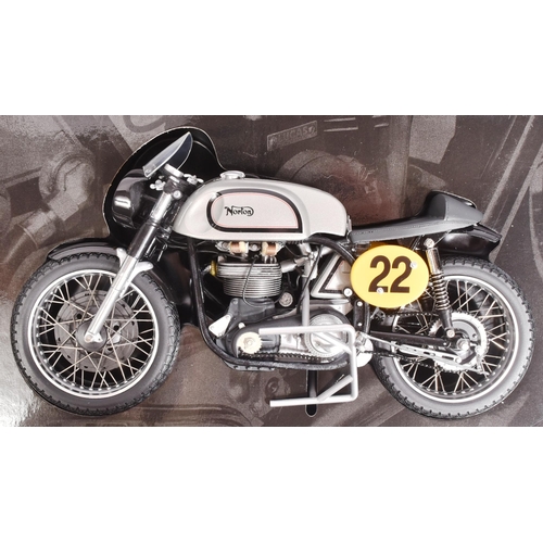 170 - Diecast - an original Minichamps 1/12 scale ' Classic Bike Series ' diecast model of a 1960s Norton ... 