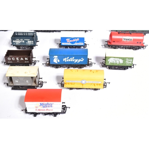 177 - Model Railway - a collection of vintage Hornby OO gauge locomotives and rolling stock, to include: N... 