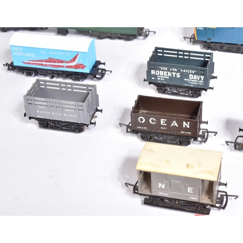 177 - Model Railway - a collection of vintage Hornby OO gauge locomotives and rolling stock, to include: N... 