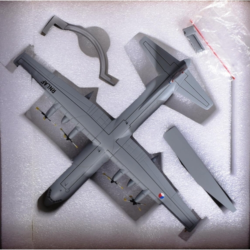 189 - Diecast - x2 1/200 scale air force interest models, comprising of the Lockheed C-130H-30 Hercules (L... 