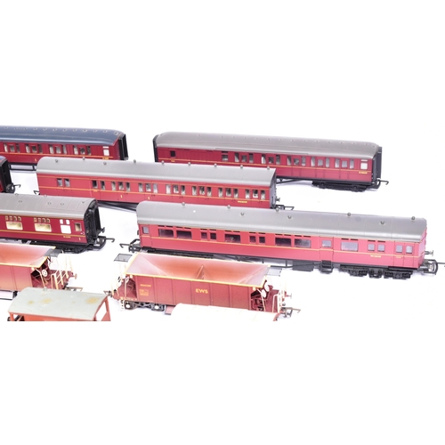 195 - Model Railway - an assortment of Hornby OO gauge wagons and carriages, to include: x3 R6846 EWS Seac... 