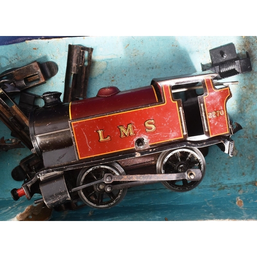 203 - Model Railway - an original vintage Hornby O gauge tinplate clockwork model railway trainset. The se... 