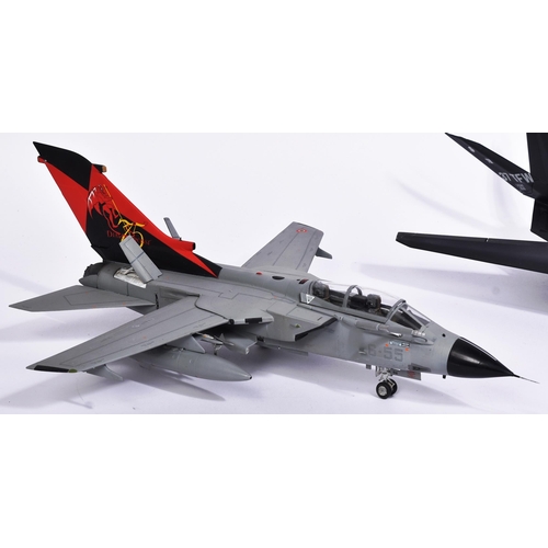 208 - Model kits - a collection of x5 built model kits of aircraft interest, comprising of: a German Lockh... 