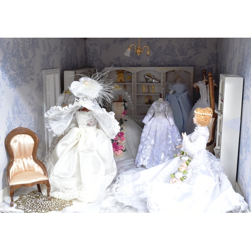 250 - Doll's House / Shop - Bridal Shop - a 20th century doll's house in the manner of a Bridal shop. Two ... 