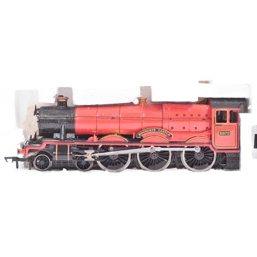 313 - Model Railway - Bachmann OO gauge Hogwarts Express trainset, including a locomotive, tender and four... 