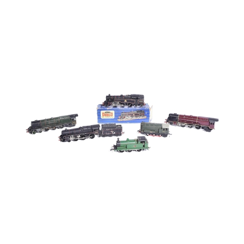 317 - A collection of x7 Hornby Dublo OO gauge model railway locomotives, to include: a boxed EDL18 standa... 