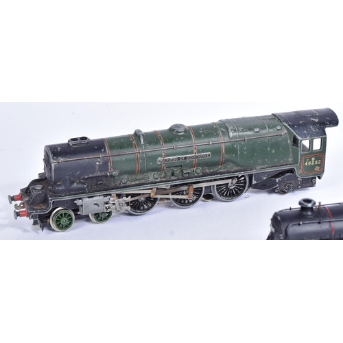 317 - A collection of x7 Hornby Dublo OO gauge model railway locomotives, to include: a boxed EDL18 standa... 