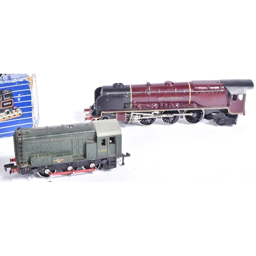 317 - A collection of x7 Hornby Dublo OO gauge model railway locomotives, to include: a boxed EDL18 standa... 