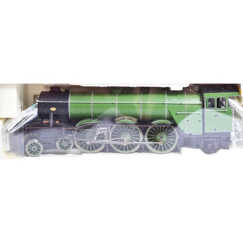 321 - A vintage Hornby OO gauge model railway trainset locomotive engine No. R2405 Class A1 4-6-2 1470 'Gr... 